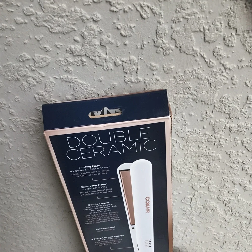 Nwt CONAIR DOUBLE CERAMIC FLAT‎ IRON